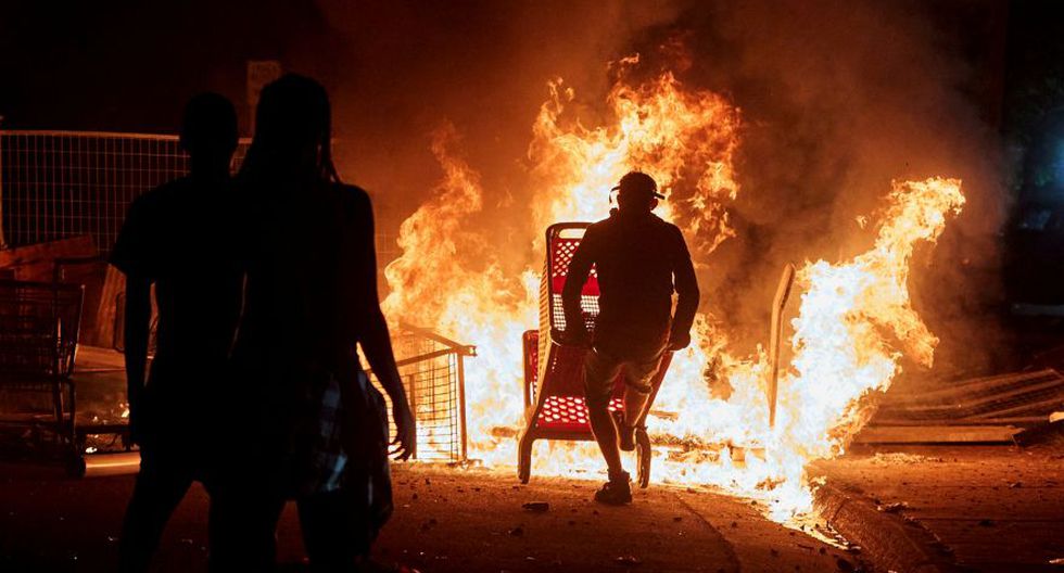 Minneapolis parece una zona de guerra por las protestas y saqueos por la muerte de George Floyd