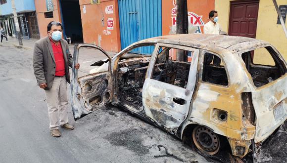 Incendian auto de periodista opositor a Perú Libre